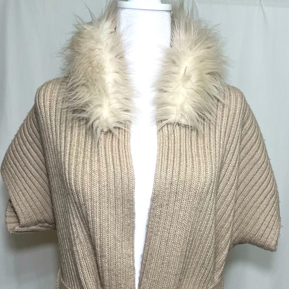 Jennifer Lopez SS Sweater Cardigan w/ Faux Fur collar Size Small - Picture 3 of 9